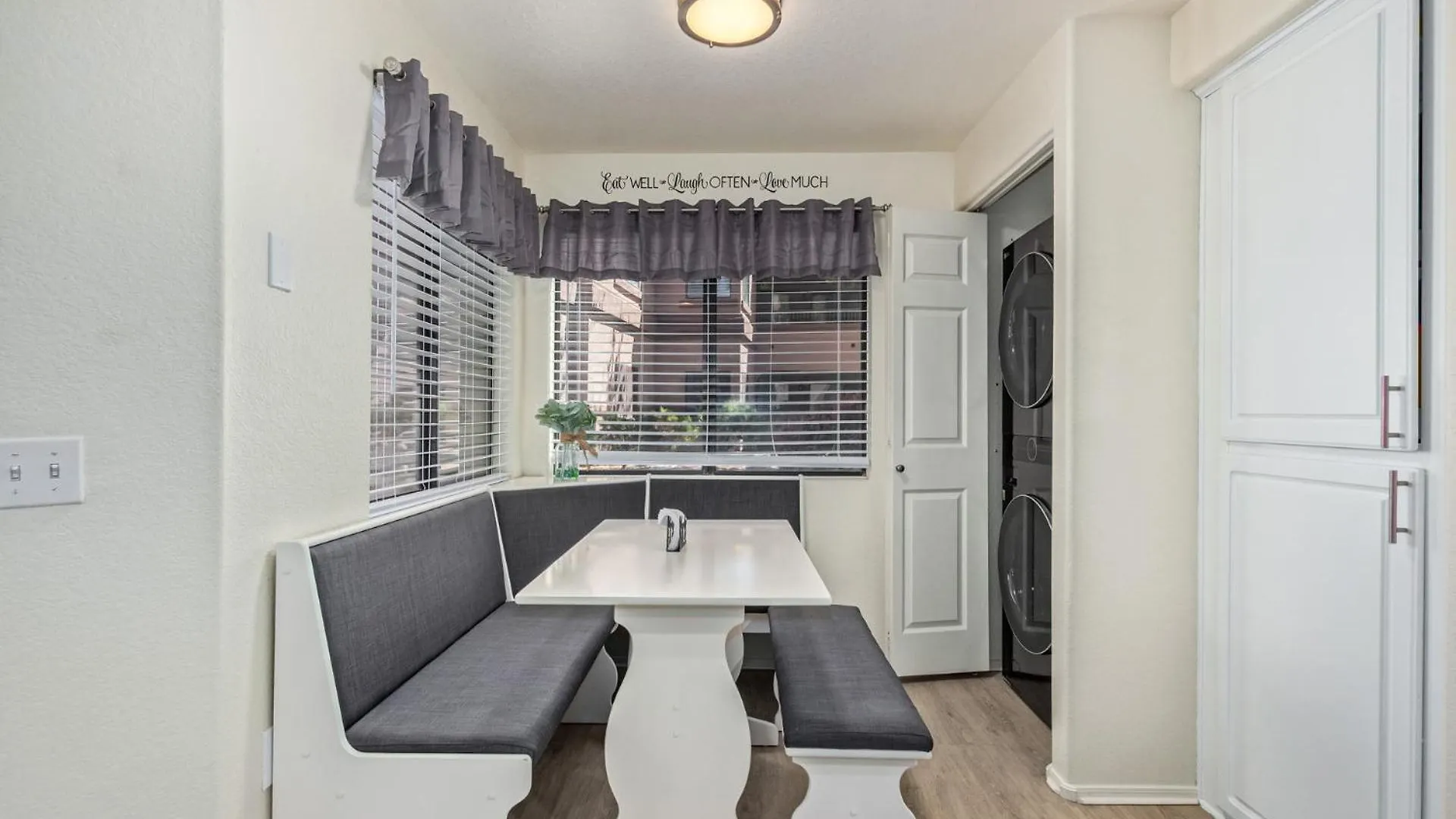 Stunning 3 Bedroom In The Heart Of 斯科茨