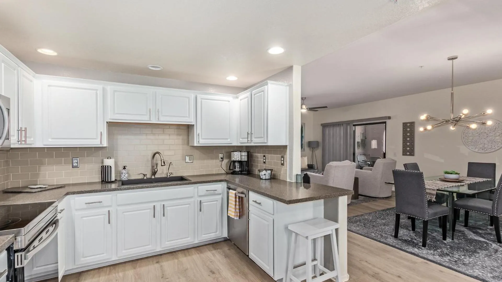 Stunning 3 Bedroom In The Heart Of 斯科茨