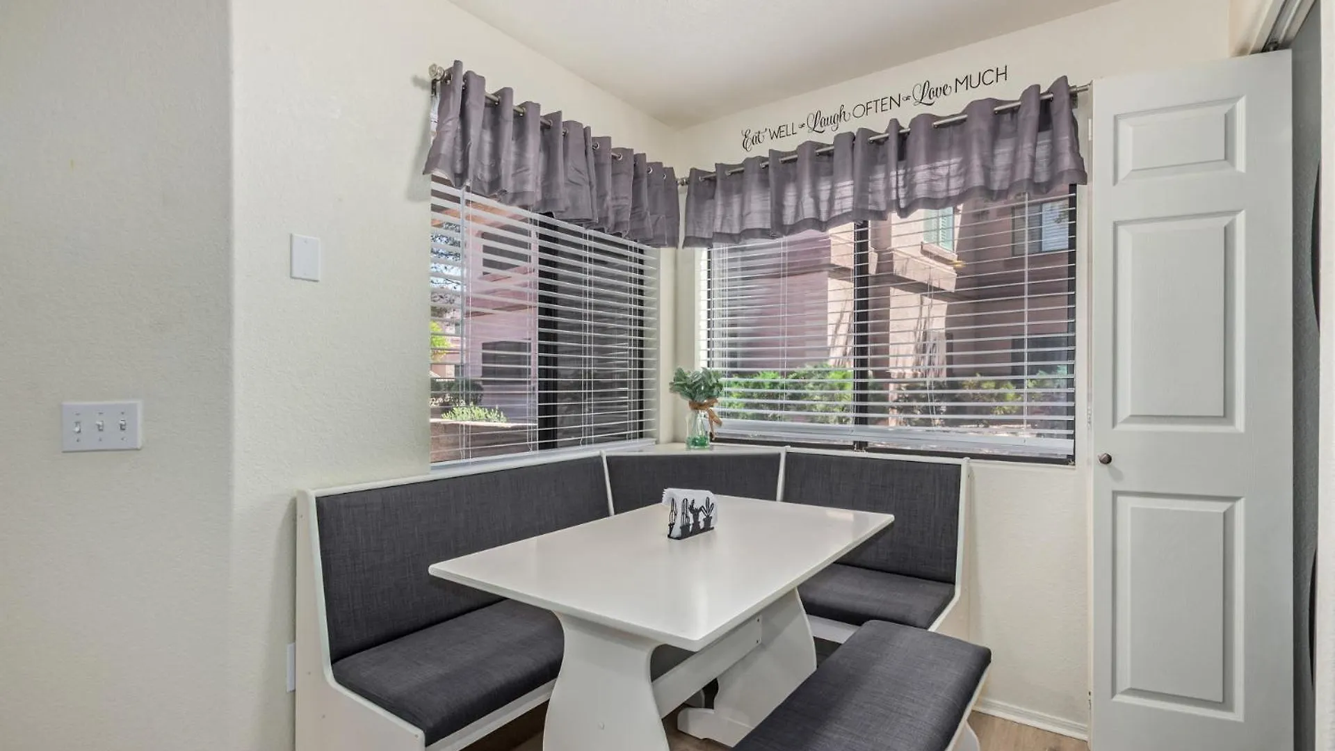Stunning 3 Bedroom In The Heart Of 斯科茨 美国