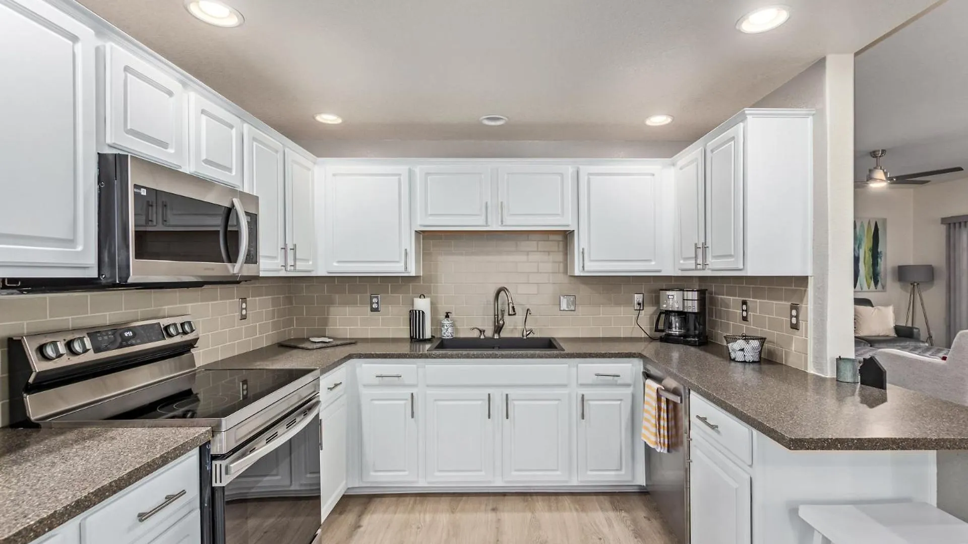 Stunning 3 Bedroom In The Heart Of 斯科茨 公寓